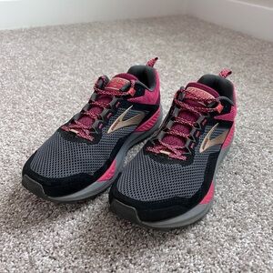 Women’s Brooks Cascadia Trail Running Shoes 14 WORN ONCE Size 10